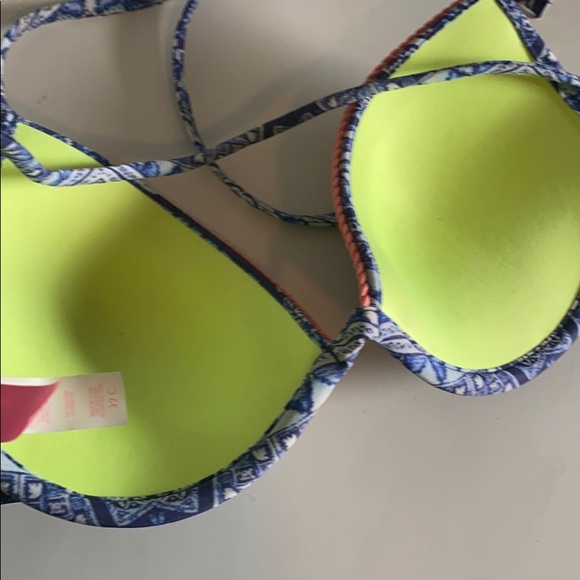 Victoria’s Secret Bikini Top - Picture 2 of 2